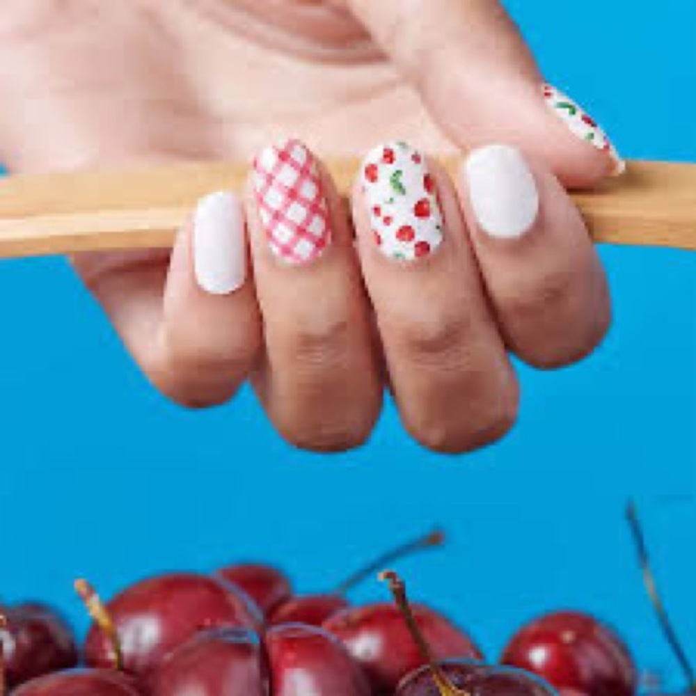 🌸Sale:3/$30🌸 Color Street Nail strips. Shade: Cherry Picked. New in plastic.